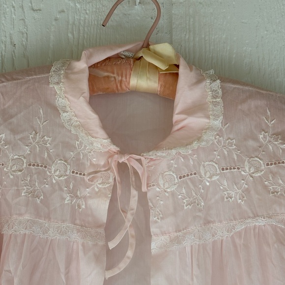 Vintage Pink Embroidered Women's Cape night cover top Large - Picture 6 of 7